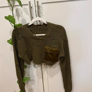 Chic Olive Cropped Sweater with Pocket
